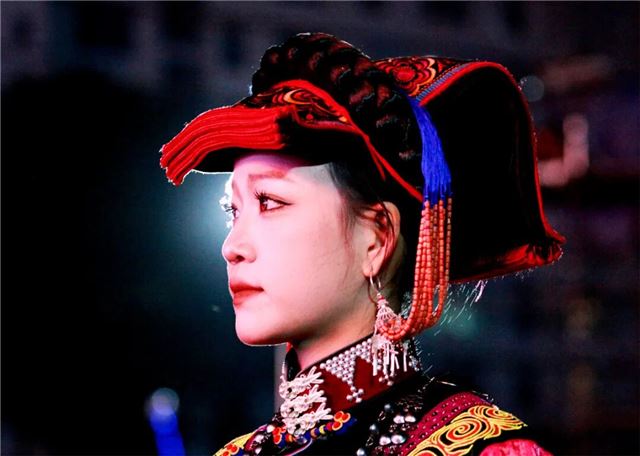 59、夜幕下的阿瑟妞。 （刘敬渭 摄）.JPG