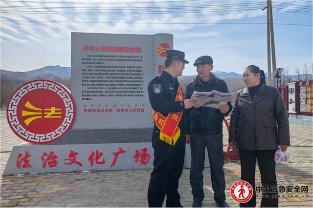 新疆克州：警民共话